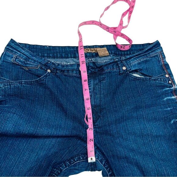 10/$25🦋 Give Me 5ive Medium Wash Denim Bermuda Shorts - Size 14 - Picture 10 of 12